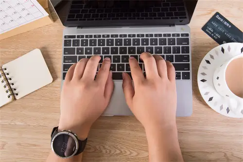 美甲店简介大学生