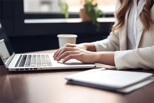 复旦大学卓依婷简介